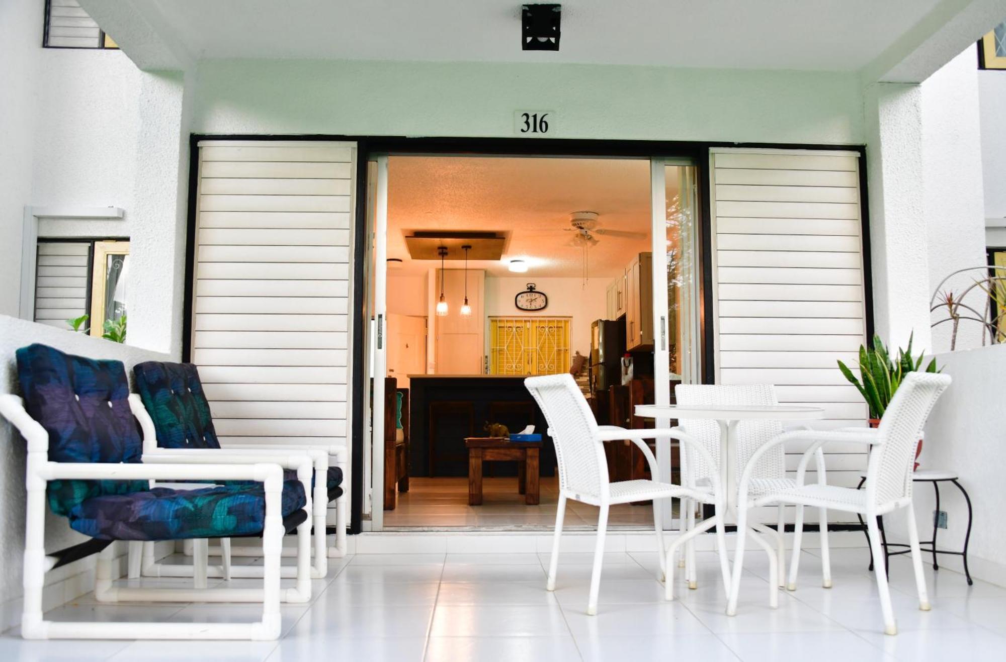 Appartamento 316 Moonshine Bridgetown Esterno foto